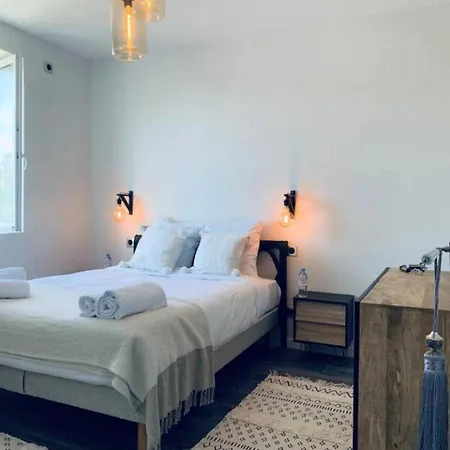 House For 18 People With Cinema Place Morny Holiday home *