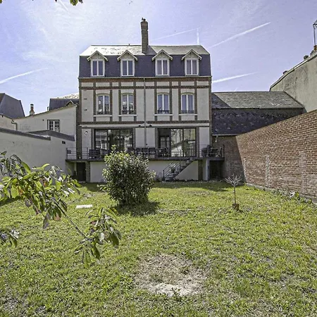 House For 18 People With Cinema Place Morny Holiday home Deauville