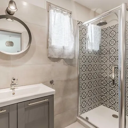 House For 18 People With Cinema Place Morny